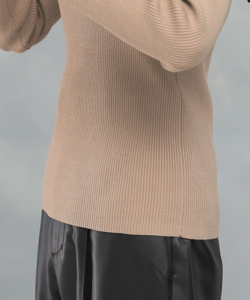 URBAN RESEARCH ROSSO WOMEN(アーバンリサーチ ロッソ)の「2wayネックバイカラーケープニット(ニット/セーター・レディース・ブラック/オフホワイト/ベージュ・FREE)」の15枚目の写真