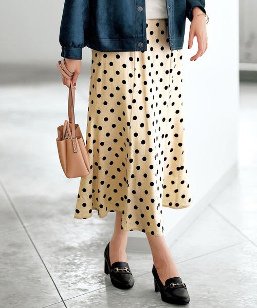 BELLUNA PLUS（ベルーナ）の「麻混素材ドット柄フレアースカート（スカート・レディース・アイボリー系/テラコッタ/ブラック系・SMALL/MEDIUM/LARGE/X-LARGE）」の3枚目の写真