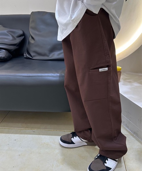 aimoha（アイモハ）の「【aimoha-KIDS-】ワイドカーゴパンツ（カーゴパンツ・キッズ・ブラック/オフホワイト/ダークグレー/チョコ・110/130/150/160/120/140）」の4枚目の写真