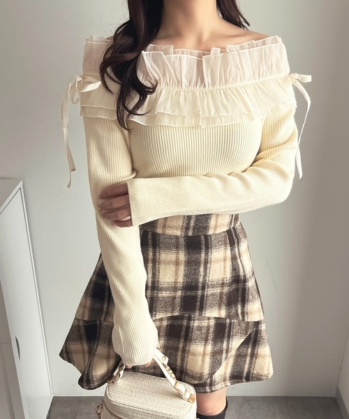 apres jour(アプレジュール)の「チュールフリルオフショルニット【ZOZOTOWN限定アイテム】(ニット/セーター・レディース・ブラック/アイボリー/モカ・X-LARGE/フリー)」の5枚目の写真