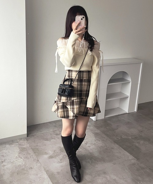apres jour(アプレジュール)の「チュールフリルオフショルニット【ZOZOTOWN限定アイテム】(ニット/セーター・レディース・ブラック/アイボリー/モカ・X-LARGE/フリー)」の9枚目の写真