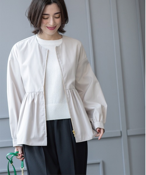 OPAQUE.CLIP（オペークドットクリップ）の「撥水ノーカラーペプラムブルゾン【洗濯機洗い可/花粉対応】（ノーカラージャケット・レディース・ブラック/ナチュラル/ベージュ・36/38/40/42）」の3枚目の写真