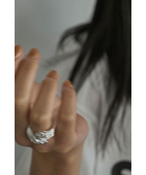 marjour（マージュール）の「SLIM LINE RING（リング・レディース・ゴールド/シルバー・FREE）」の7枚目の写真