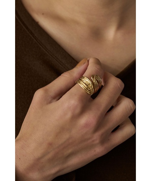 marjour（マージュール）の「SLIM LINE RING（リング・レディース・ゴールド/シルバー・FREE）」の5枚目の写真
