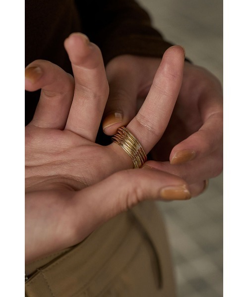 marjour（マージュール）の「SLIM LINE RING（リング・レディース・ゴールド/シルバー・FREE）」の3枚目の写真