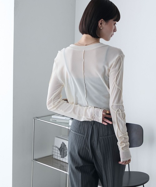 forksy.(フォルクシー)の「【forksy.】前後2way ニュアンス コード刺繍デザインスリーブ シアートップス(Tシャツ/カットソー・レディース・チャコール/アイボリー/ブラック/ライトブルー・FREE)」の21枚目の写真
