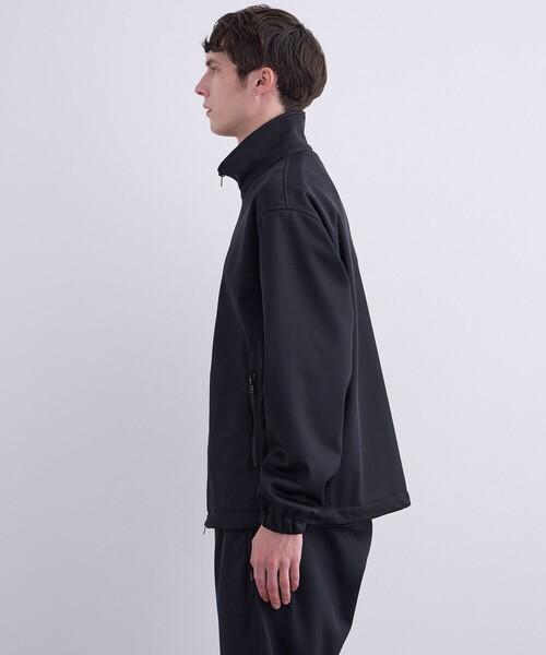 UNITED TOKYO（ユナイテッドトウキョウ）の「【セットアップ着用可能】POLARTEC POWER AIR BLOUSON（ブルゾン・メンズ・ブラック/ダークグレー・1/2）」の6枚目の写真