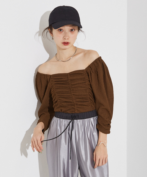 NOMINE（ノミネ）の「シャーリング ボリュームスリーブ2WAYプルオーバー（Tシャツ/カットソー・レディース・ブルー/ブラック/ブラウン・フリー）」の3枚目の写真