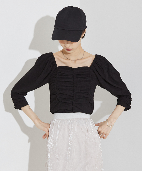 NOMINE（ノミネ）の「シャーリング ボリュームスリーブ2WAYプルオーバー（Tシャツ/カットソー・レディース・ブルー/ブラック/ブラウン・フリー）」の2枚目の写真
