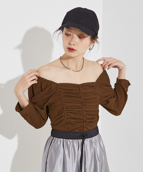 NOMINE（ノミネ）の「シャーリング ボリュームスリーブ2WAYプルオーバー（Tシャツ/カットソー・レディース・ブルー/ブラック/ブラウン・フリー）」の21枚目の写真