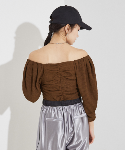 NOMINE（ノミネ）の「シャーリング ボリュームスリーブ2WAYプルオーバー（Tシャツ/カットソー・レディース・ブルー/ブラック/ブラウン・フリー）」の22枚目の写真