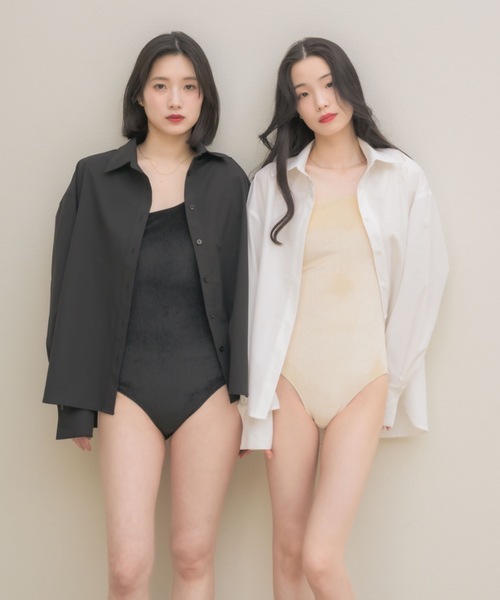 NEUNA（ヌナ）の「【ラッシュガードとしても使える！】オーバーサイズベーシックシャツ（シャツ/ブラウス・レディース・オフホワイト/ブラック・FREE）」の2枚目の写真