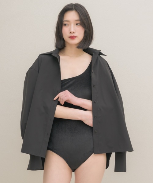 NEUNA（ヌナ）の「【ラッシュガードとしても使える！】オーバーサイズベーシックシャツ（シャツ/ブラウス・レディース・オフホワイト/ブラック・FREE）」の18枚目の写真