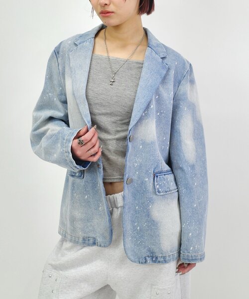 WHO'S WHO gallery（フーズフーギャラリー）の「スプレーブリーチデニムジャケット（テーラードジャケット・レディース・ブラック/サックスブルー・FREE）」の2枚目の写真