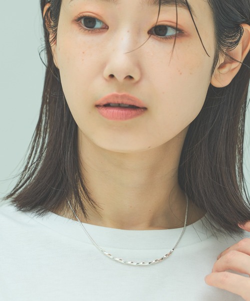 LAKOLE(ラコレ)の「ニュアンスバーネックレス / 322995(ネックレス・レディース・その他2/その他1・FREE)」の2枚目の写真