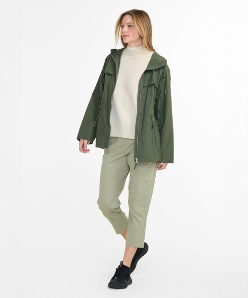 AIGLE（エーグル）の「軽量 撥水 UVカット パッカブル ライトウェイトフーデッドナイロンジャケット（ナイロンジャケット・レディース・モスグリーン/パープル・XS/M/S）」の3枚目の写真