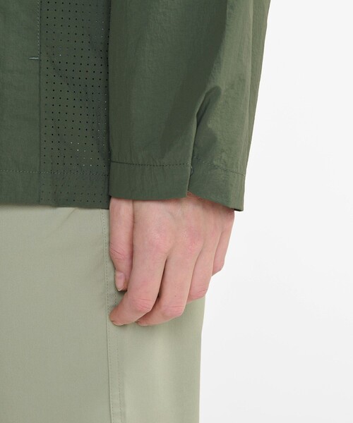 AIGLE（エーグル）の「軽量 撥水 UVカット パッカブル ライトウェイトフーデッドナイロンジャケット（ナイロンジャケット・レディース・モスグリーン/パープル・XS/M/S）」の7枚目の写真