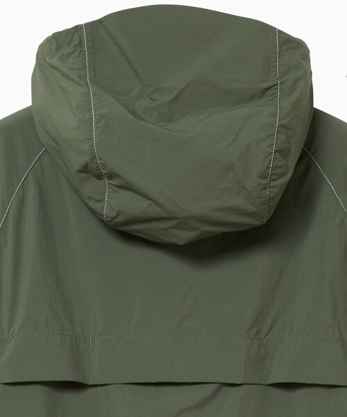 AIGLE（エーグル）の「軽量 撥水 UVカット パッカブル ライトウェイトフーデッドナイロンジャケット（ナイロンジャケット・レディース・モスグリーン/パープル・XS/M/S）」の16枚目の写真