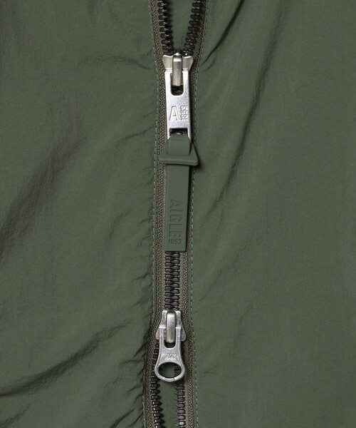 AIGLE（エーグル）の「軽量 撥水 UVカット パッカブル ライトウェイトフーデッドナイロンジャケット（ナイロンジャケット・レディース・モスグリーン/パープル・XS/M/S）」の17枚目の写真