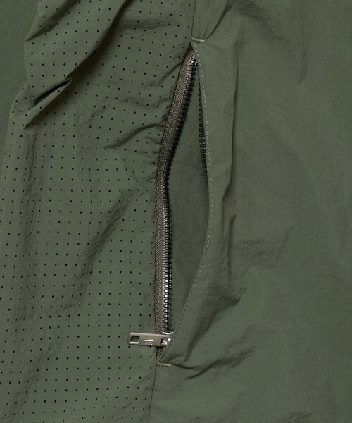 AIGLE（エーグル）の「軽量 撥水 UVカット パッカブル ライトウェイトフーデッドナイロンジャケット（ナイロンジャケット・レディース・モスグリーン/パープル・XS/M/S）」の20枚目の写真