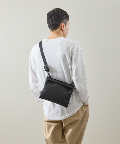 And A(アンドエー)の「And A アンドエー / PHOTOGRAPHER WEIGHT SHOULDER BAG 防水防汚コーデュラナイロンショルダーバッグ 日本製 / AA-A24U003(ショルダーバッグ・メンズ・ブラック・FREE)」の1枚目の写真