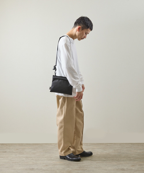 And A(アンドエー)の「And A アンドエー / PHOTOGRAPHER WEIGHT SHOULDER BAG 防水防汚コーデュラナイロンショルダーバッグ 日本製 / AA-A24U003(ショルダーバッグ・メンズ・ブラック・FREE)」の4枚目の写真