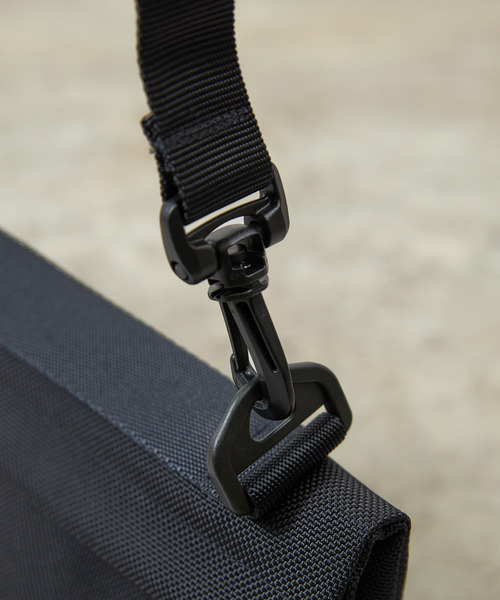 And A(アンドエー)の「And A アンドエー / PHOTOGRAPHER WEIGHT SHOULDER BAG 防水防汚コーデュラナイロンショルダーバッグ 日本製 / AA-A24U003(ショルダーバッグ・メンズ・ブラック・FREE)」の12枚目の写真