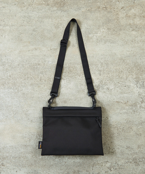 And A(アンドエー)の「And A アンドエー / PHOTOGRAPHER WEIGHT SHOULDER BAG 防水防汚コーデュラナイロンショルダーバッグ 日本製 / AA-A24U003(ショルダーバッグ・メンズ・ブラック・FREE)」の16枚目の写真