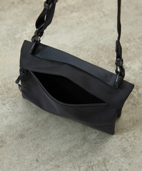 And A(アンドエー)の「And A アンドエー / PHOTOGRAPHER WEIGHT SHOULDER BAG 防水防汚コーデュラナイロンショルダーバッグ 日本製 / AA-A24U003(ショルダーバッグ・メンズ・ブラック・FREE)」の19枚目の写真