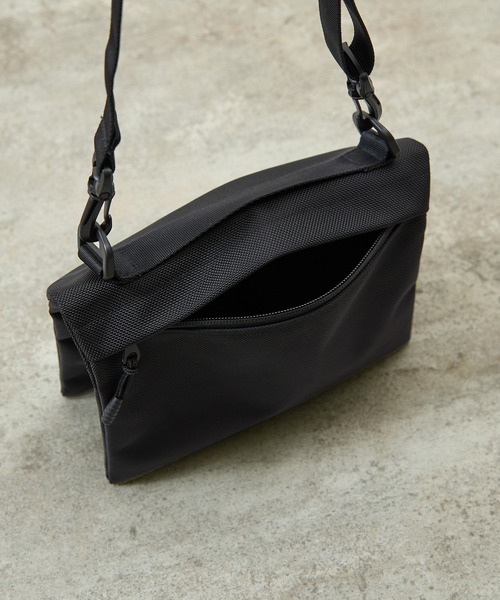 And A(アンドエー)の「And A アンドエー / PHOTOGRAPHER WEIGHT SHOULDER BAG 防水防汚コーデュラナイロンショルダーバッグ 日本製 / AA-A24U003(ショルダーバッグ・メンズ・ブラック・FREE)」の20枚目の写真