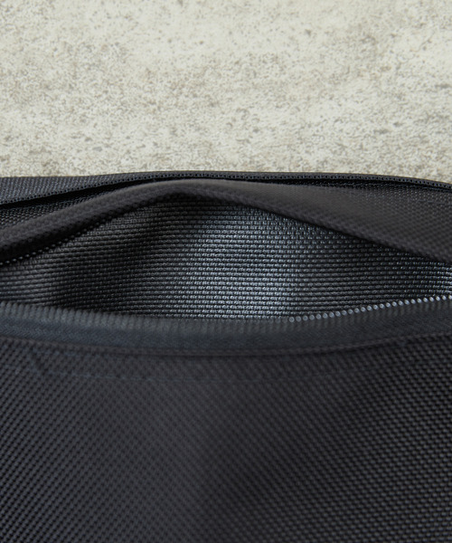 And A(アンドエー)の「And A アンドエー / PHOTOGRAPHER WEIGHT SHOULDER BAG 防水防汚コーデュラナイロンショルダーバッグ 日本製 / AA-A24U003(ショルダーバッグ・メンズ・ブラック・FREE)」の21枚目の写真