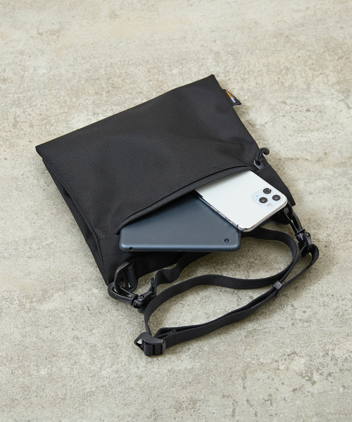 And A(アンドエー)の「And A アンドエー / PHOTOGRAPHER WEIGHT SHOULDER BAG 防水防汚コーデュラナイロンショルダーバッグ 日本製 / AA-A24U003(ショルダーバッグ・メンズ・ブラック・FREE)」の22枚目の写真