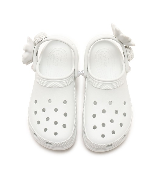 crocs（クロックス）の「crocs Classic Platform Bouquet Clog / クロックス クラッシック プラットフォーム ブーケット クロッグ（サンダル・レディース・ライトグレー・23.0cm/24.0cm/22.0cm/25.0cm）」の2枚目の写真