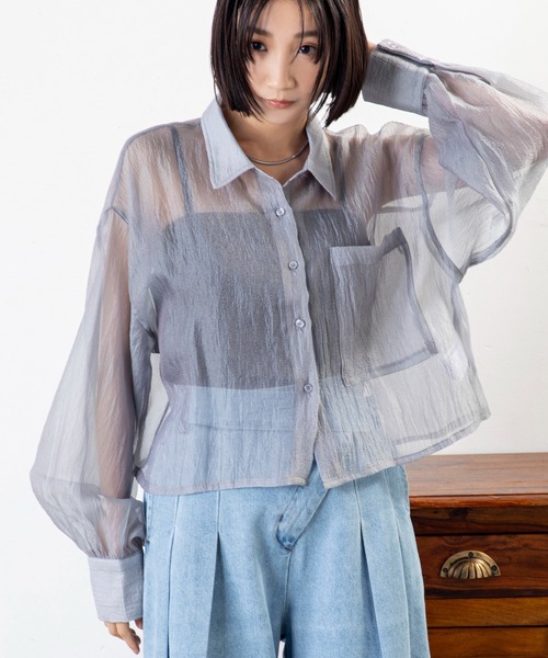 MILLION CARATS（ミリオンカラッツ）の「ラメ×ワッシャーで魅せる、軽やかショート丈の抜け感が◎ 今っぽショート丈シアーシャツ（シャツ/ブラウス・レディース・ブラウン/ブラック/オフホワイト/グレー・FREE）」の3枚目の写真