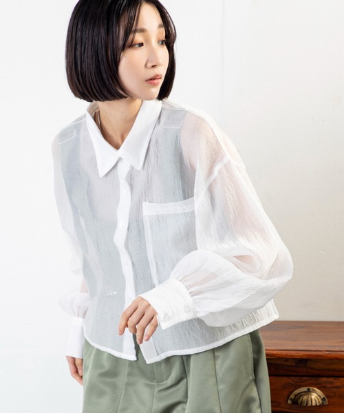 MILLION CARATS（ミリオンカラッツ）の「ラメ×ワッシャーで魅せる、軽やかショート丈の抜け感が◎ 今っぽショート丈シアーシャツ（シャツ/ブラウス・レディース・ブラウン/ブラック/オフホワイト/グレー・FREE）」の5枚目の写真