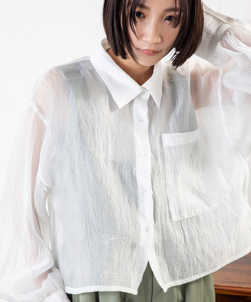 MILLION CARATS（ミリオンカラッツ）の「ラメ×ワッシャーで魅せる、軽やかショート丈の抜け感が◎ 今っぽショート丈シアーシャツ（シャツ/ブラウス・レディース・ブラウン/ブラック/オフホワイト/グレー・FREE）」の6枚目の写真