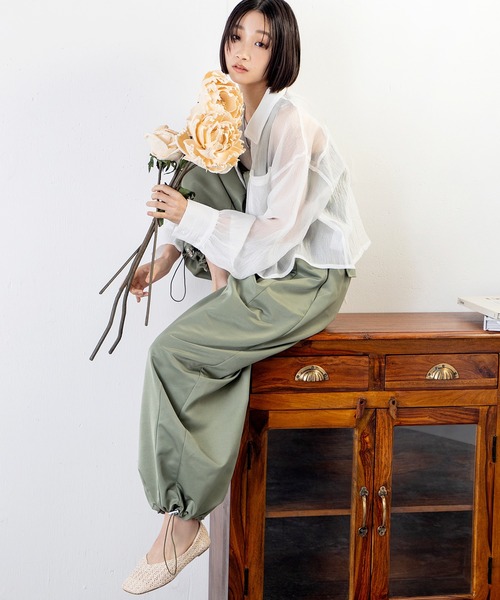 MILLION CARATS（ミリオンカラッツ）の「ラメ×ワッシャーで魅せる、軽やかショート丈の抜け感が◎ 今っぽショート丈シアーシャツ（シャツ/ブラウス・レディース・ブラウン/ブラック/オフホワイト/グレー・FREE）」の10枚目の写真