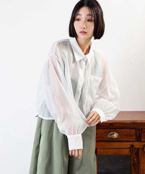 MILLION CARATS（ミリオンカラッツ）の「ラメ×ワッシャーで魅せる、軽やかショート丈の抜け感が◎ 今っぽショート丈シアーシャツ（シャツ/ブラウス・レディース・ブラウン/ブラック/オフホワイト/グレー・FREE）」の11枚目の写真