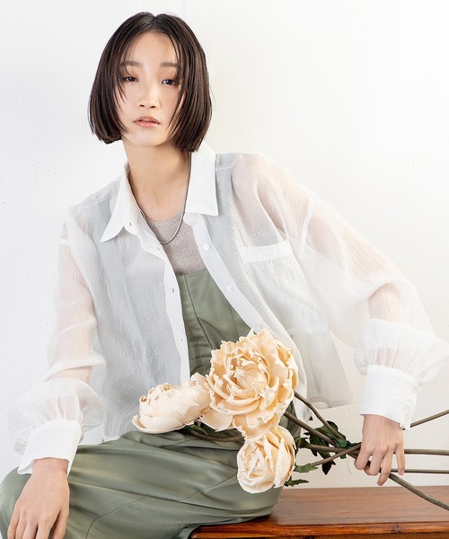 MILLION CARATS（ミリオンカラッツ）の「ラメ×ワッシャーで魅せる、軽やかショート丈の抜け感が◎ 今っぽショート丈シアーシャツ（シャツ/ブラウス・レディース・ブラウン/ブラック/オフホワイト/グレー・FREE）」の12枚目の写真