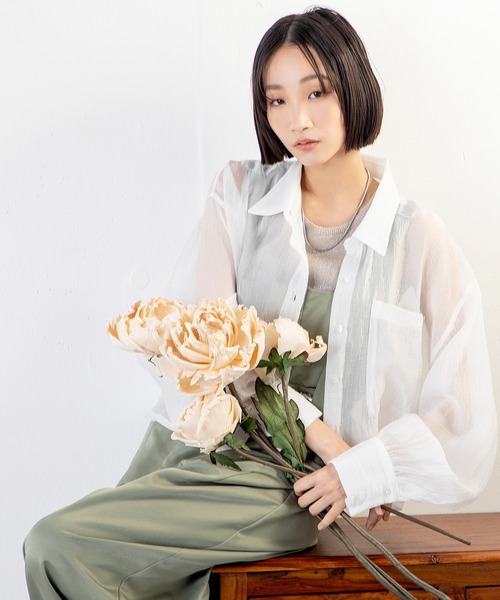 MILLION CARATS（ミリオンカラッツ）の「ラメ×ワッシャーで魅せる、軽やかショート丈の抜け感が◎ 今っぽショート丈シアーシャツ（シャツ/ブラウス・レディース・ブラウン/ブラック/オフホワイト/グレー・FREE）」の13枚目の写真