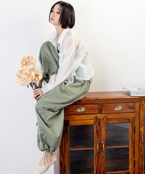 MILLION CARATS（ミリオンカラッツ）の「ラメ×ワッシャーで魅せる、軽やかショート丈の抜け感が◎ 今っぽショート丈シアーシャツ（シャツ/ブラウス・レディース・ブラウン/ブラック/オフホワイト/グレー・FREE）」の14枚目の写真