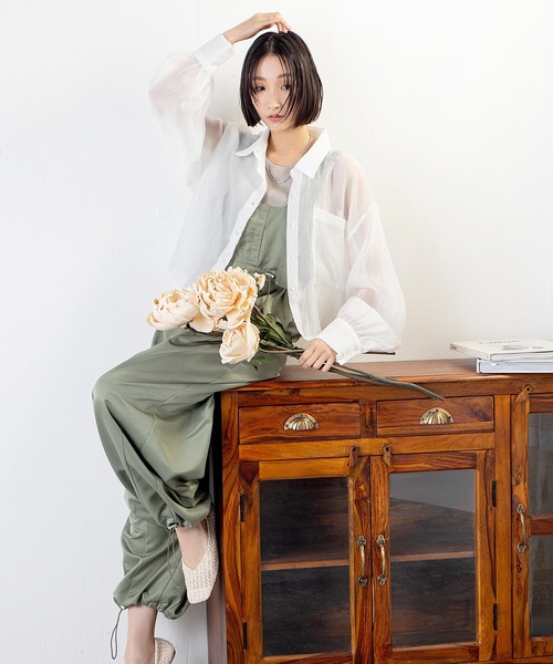 MILLION CARATS（ミリオンカラッツ）の「ラメ×ワッシャーで魅せる、軽やかショート丈の抜け感が◎ 今っぽショート丈シアーシャツ（シャツ/ブラウス・レディース・ブラウン/ブラック/オフホワイト/グレー・FREE）」の15枚目の写真