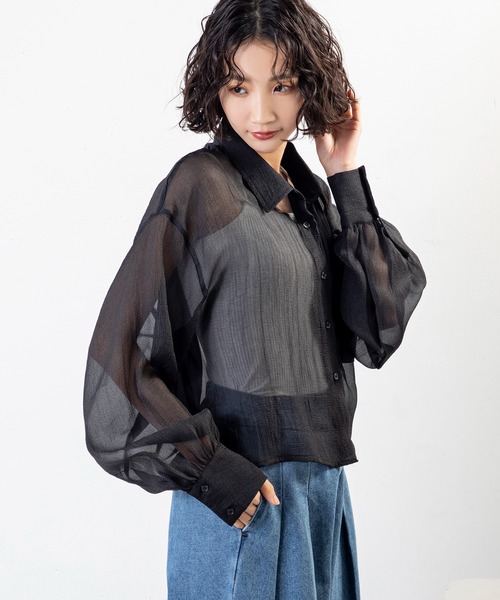 MILLION CARATS（ミリオンカラッツ）の「ラメ×ワッシャーで魅せる、軽やかショート丈の抜け感が◎ 今っぽショート丈シアーシャツ（シャツ/ブラウス・レディース・ブラウン/ブラック/オフホワイト/グレー・FREE）」の19枚目の写真