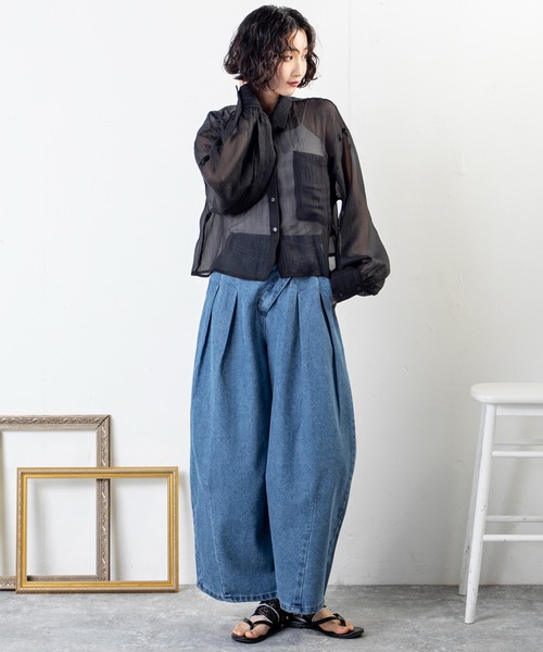 MILLION CARATS（ミリオンカラッツ）の「ラメ×ワッシャーで魅せる、軽やかショート丈の抜け感が◎ 今っぽショート丈シアーシャツ（シャツ/ブラウス・レディース・ブラウン/ブラック/オフホワイト/グレー・FREE）」の21枚目の写真