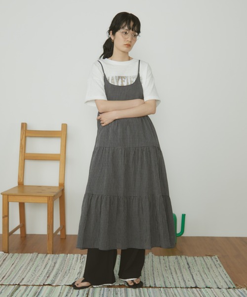 MERLOT(メルロー)の「【肩紐で長さ調整可能】ギンガムチェックティアードキャミワンピース(ワンピース・レディース・ブルー/ブラック/ホワイト・FREE)」の11枚目の写真