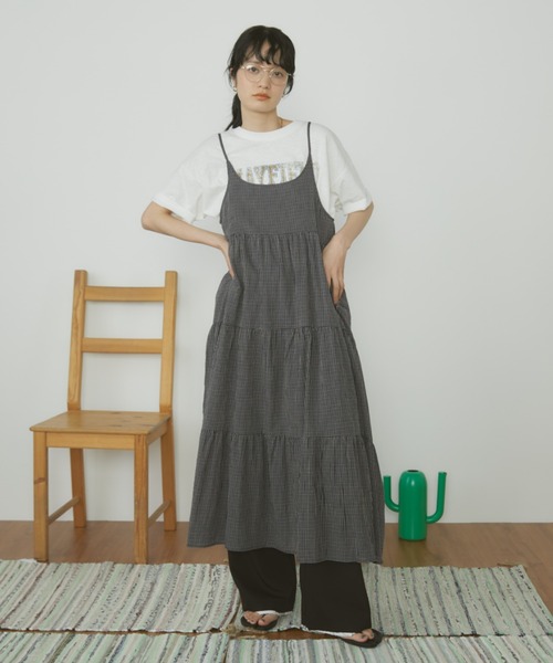 MERLOT(メルロー)の「【肩紐で長さ調整可能】ギンガムチェックティアードキャミワンピース(ワンピース・レディース・ブルー/ブラック/ホワイト・FREE)」の10枚目の写真