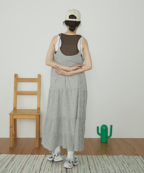 MERLOT(メルロー)の「【肩紐で長さ調整可能】ギンガムチェックティアードキャミワンピース(ワンピース・レディース・ブルー/ブラック/ホワイト・FREE)」の5枚目の写真