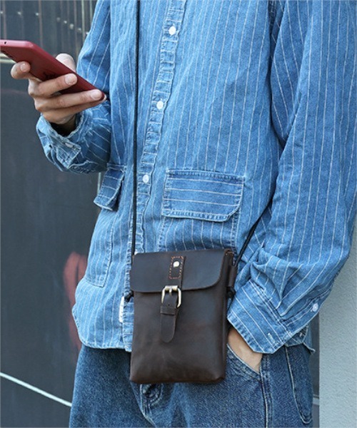 NiiNa(ニーナ)の「【 NiiNa homme / ニーナオム 】高品質牛革 シック ショルダーバッグ(ショルダーバッグ・メンズ・ブラウン/ダークブラウン・FREE)」の5枚目の写真