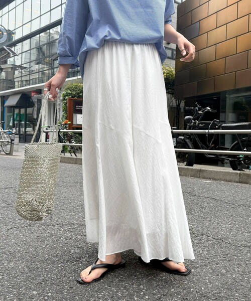 fredy emue(フレディエミュ)の「ニュアンスギャザーフレアースカート(スカート・レディース・サックスブルー/チャコールグレー/オフホワイト・38/36)」の12枚目の写真