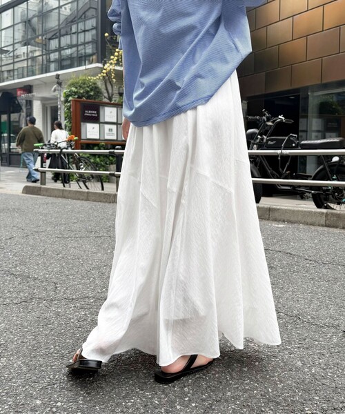 fredy emue(フレディエミュ)の「ニュアンスギャザーフレアースカート(スカート・レディース・サックスブルー/チャコールグレー/オフホワイト・38/36)」の17枚目の写真